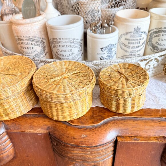 5 Vintage Woven Nesting Baskets with Handles - Picture 9 of 17